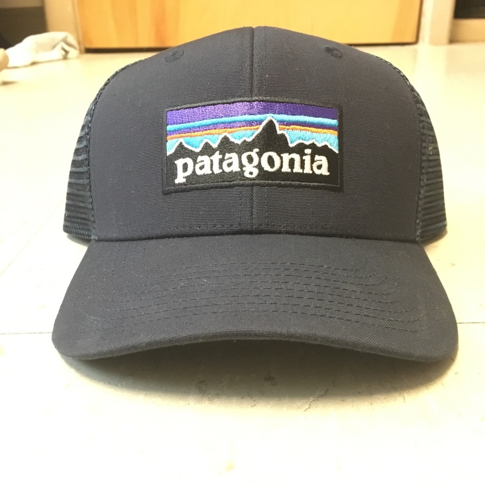 NWOT Patagonia P-6 Trucker Hat Navy Blue